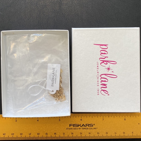 NWT Park Lane Honey layered Bee with medallion necklace with extender - Picture 12 of 12